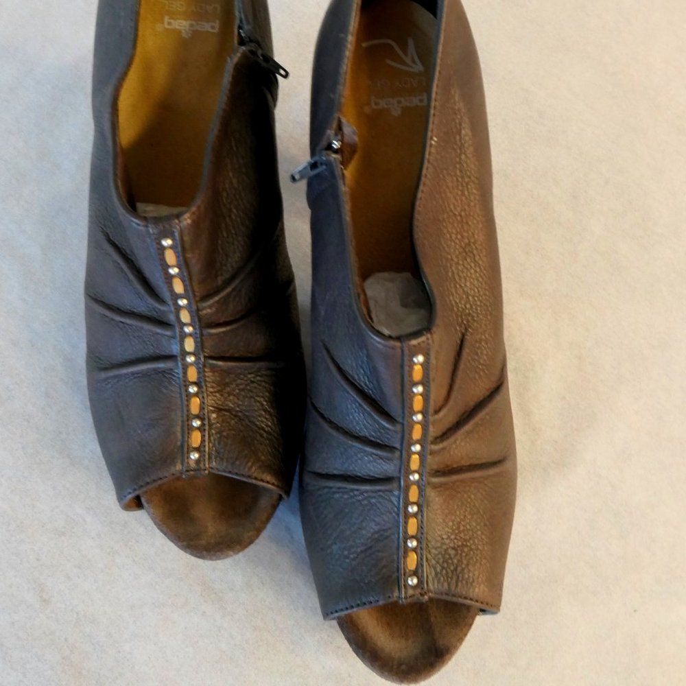 Size 9.5 Calleen Cordera Caliza Brown Peep Toe